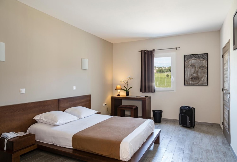INTER HOTEL LE YA'TIS 6/48