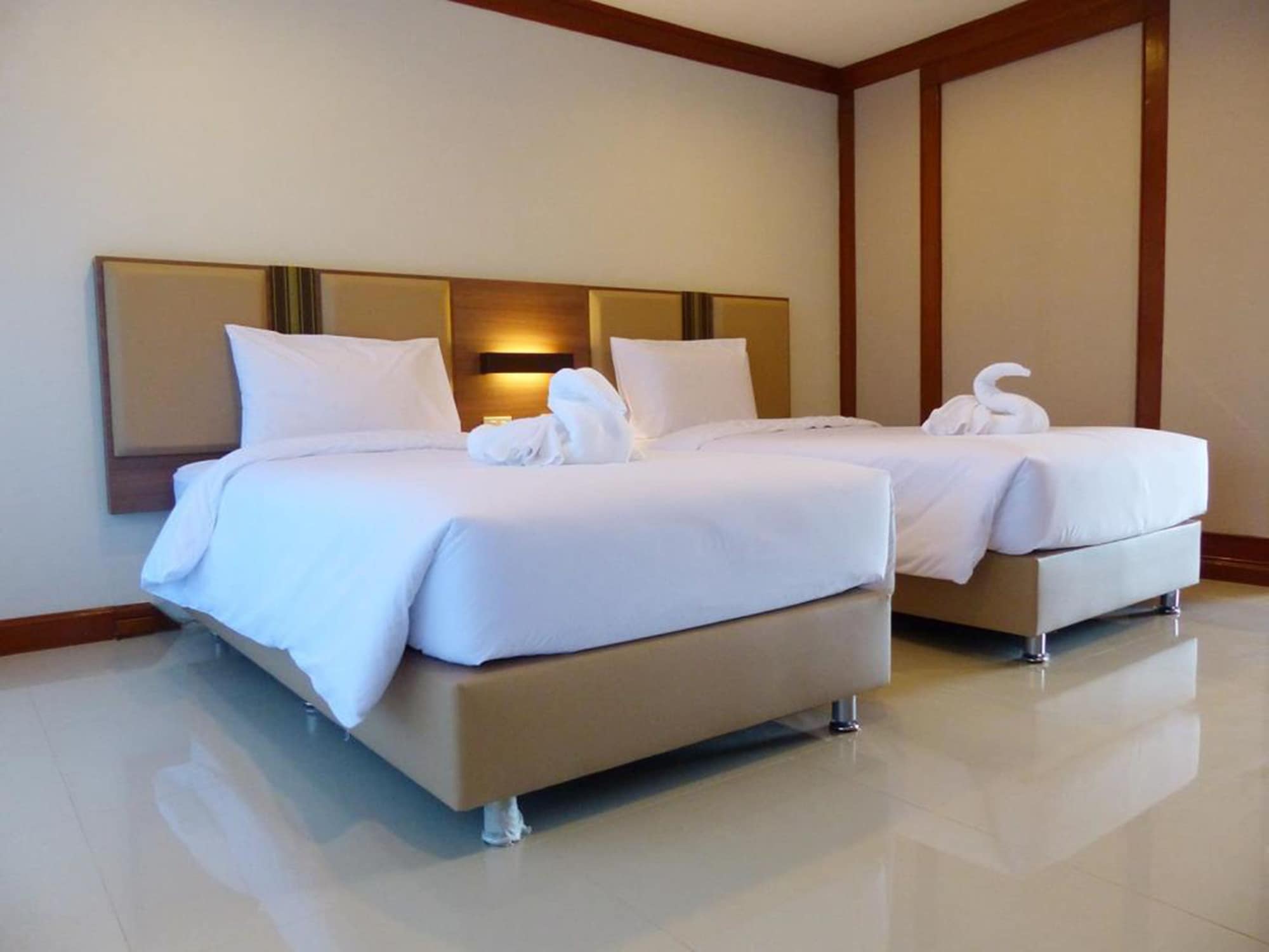 Superior, Twin Beds