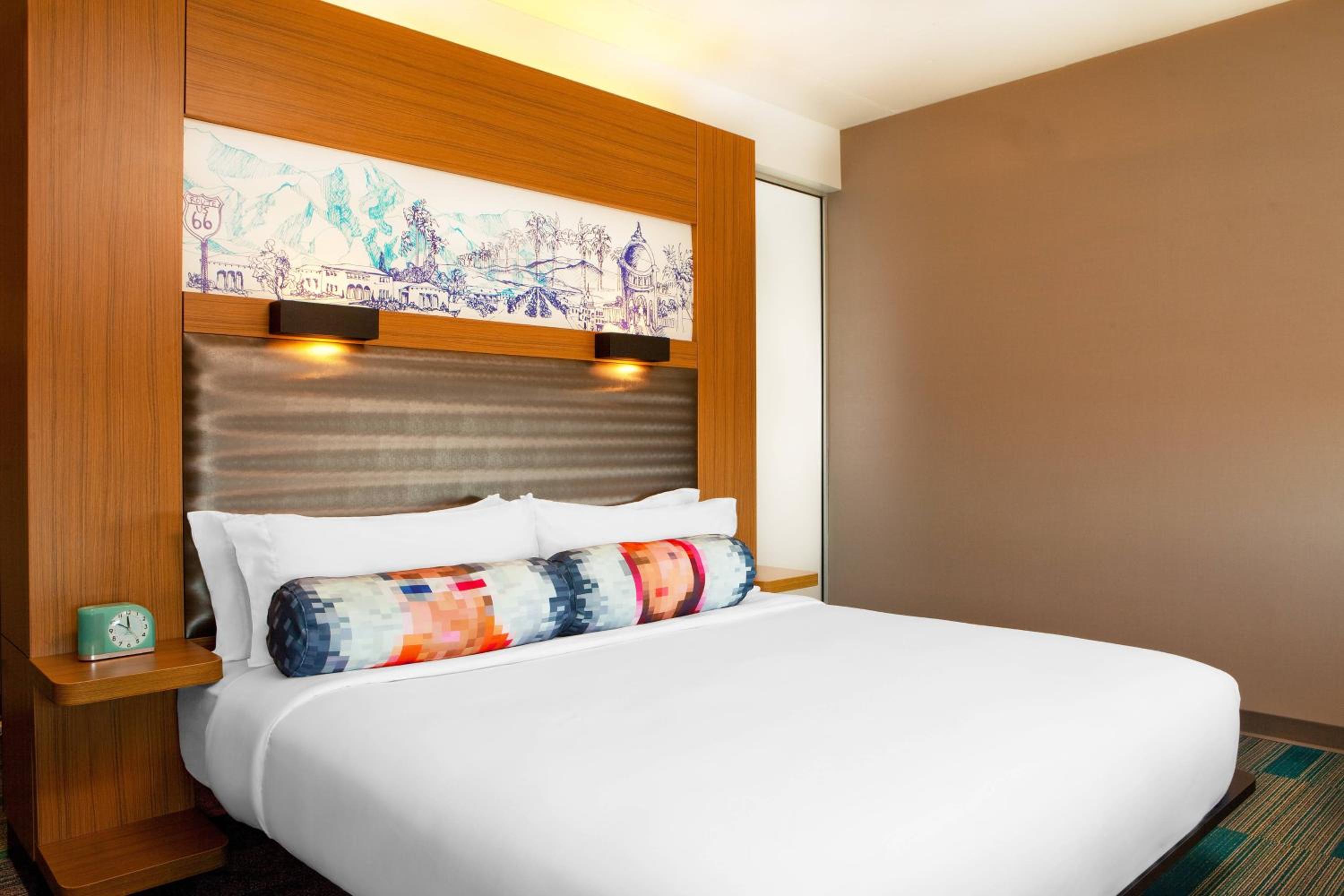 Aloft, Guest Room, King Bed