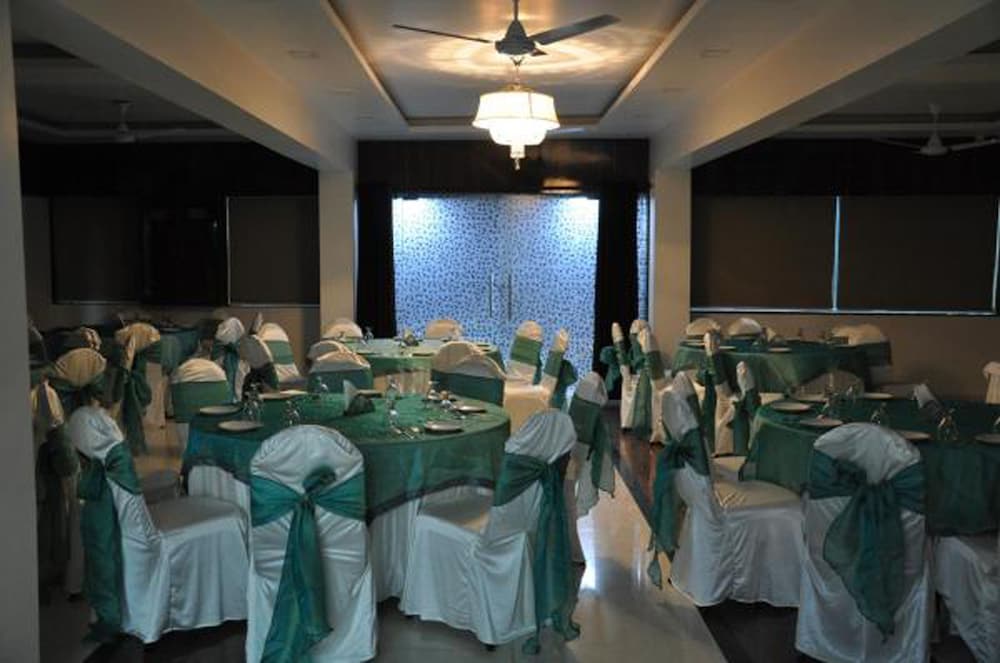 Savera A Business Luxury Hotel 21/26