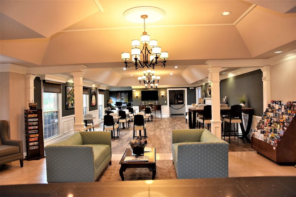 Best Western Spring Hill Inn & Suites 25/32