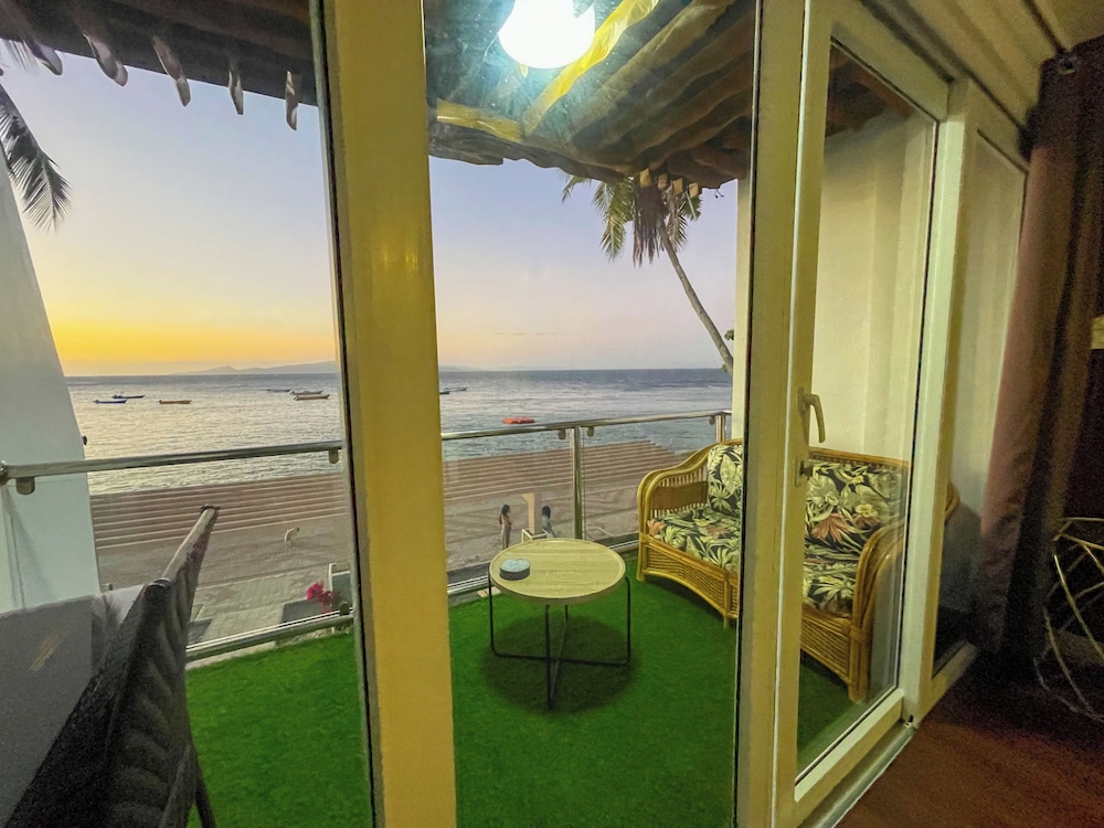 Montani Beach Resort 44/49