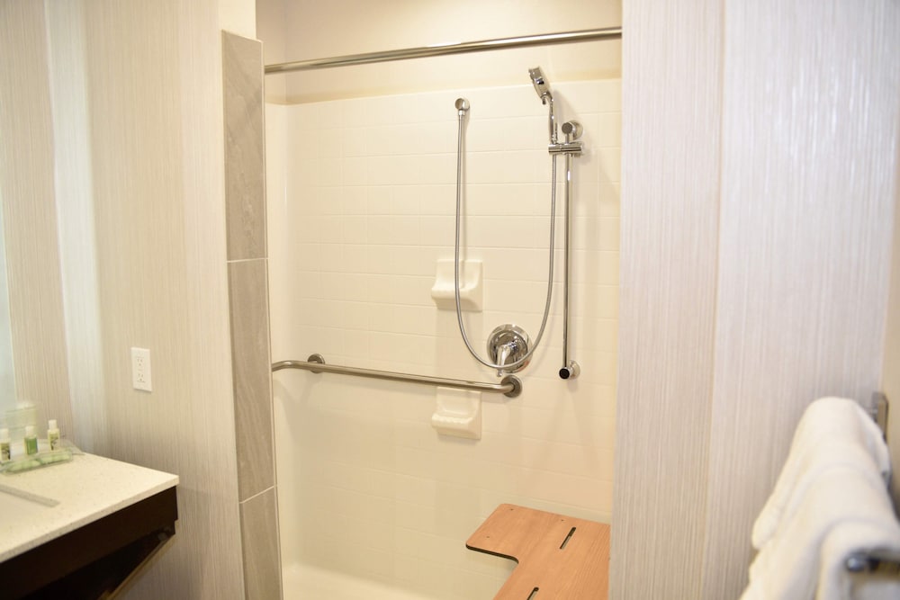 Holiday Inn Windsor - Wine Country 10/58