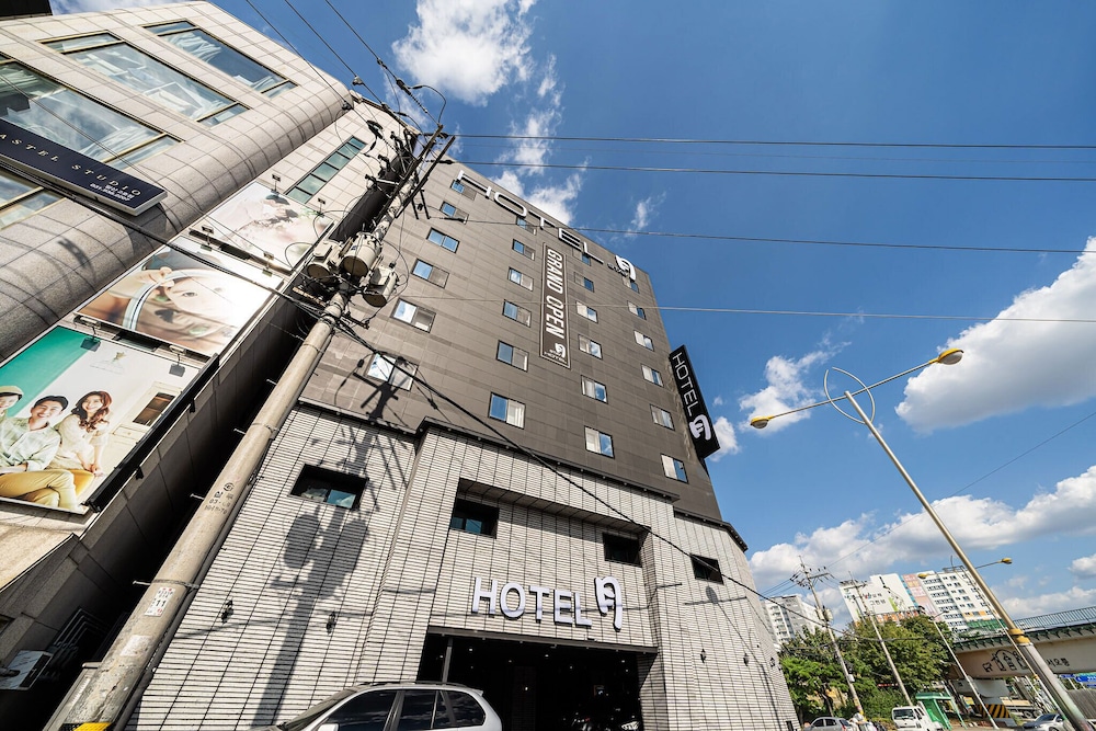 Stay Month Hotel 1/35