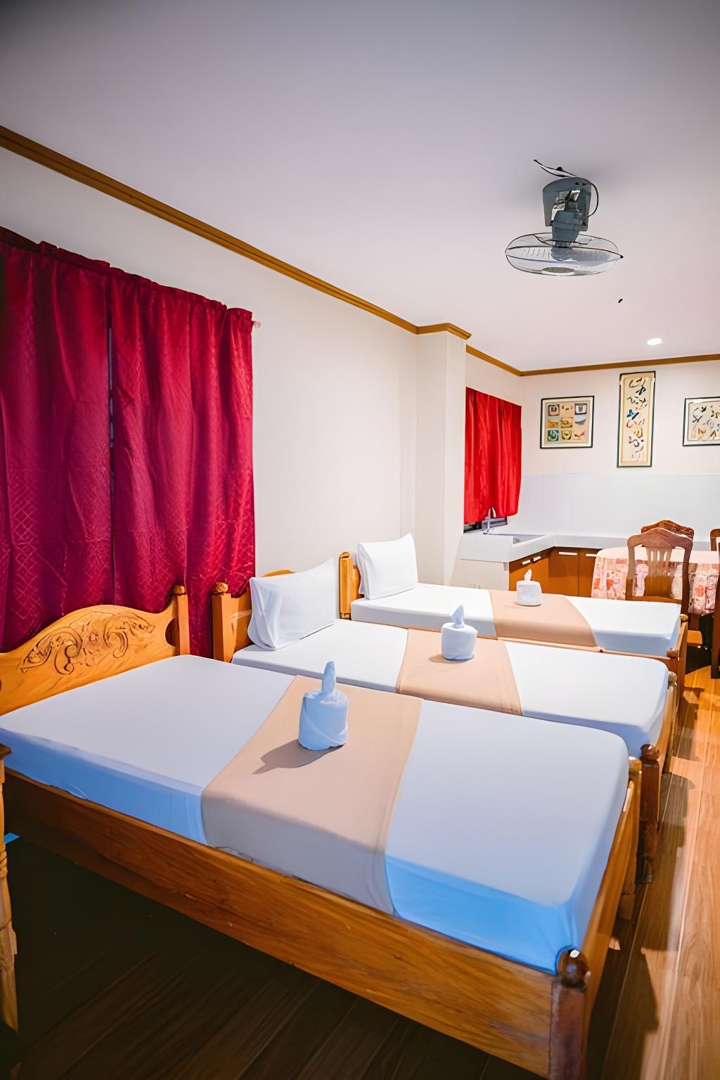 Grand, Multiple Beds