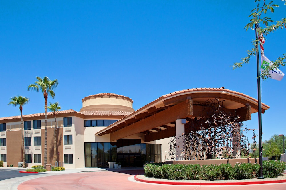 Holiday Inn Express Scottsdale North 2/40
