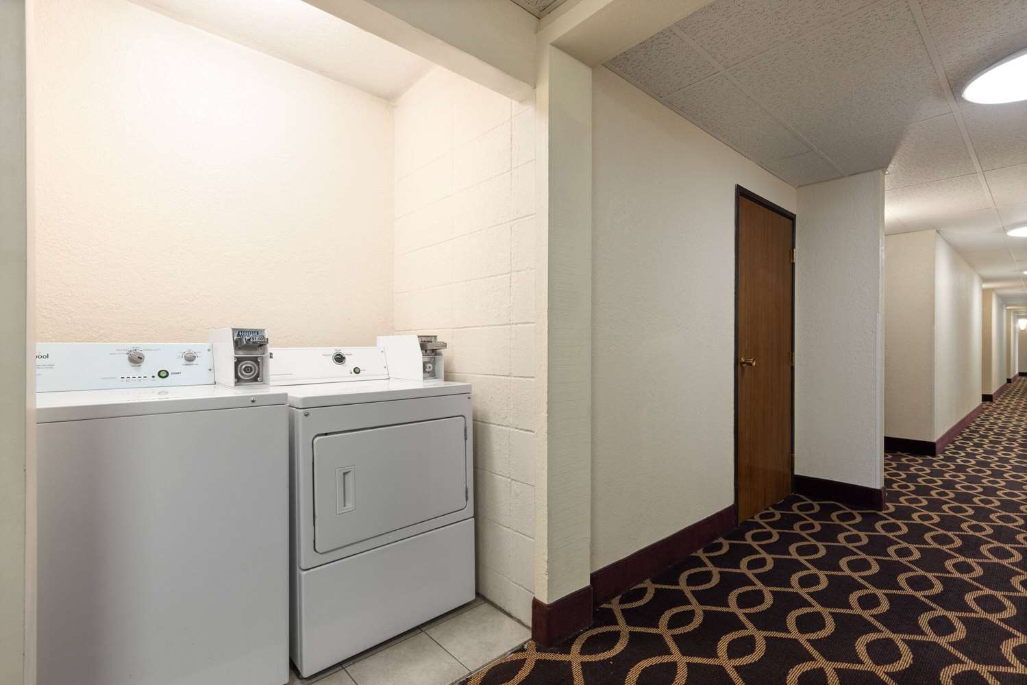Super 8 by Wyndham Dodge City 8/23