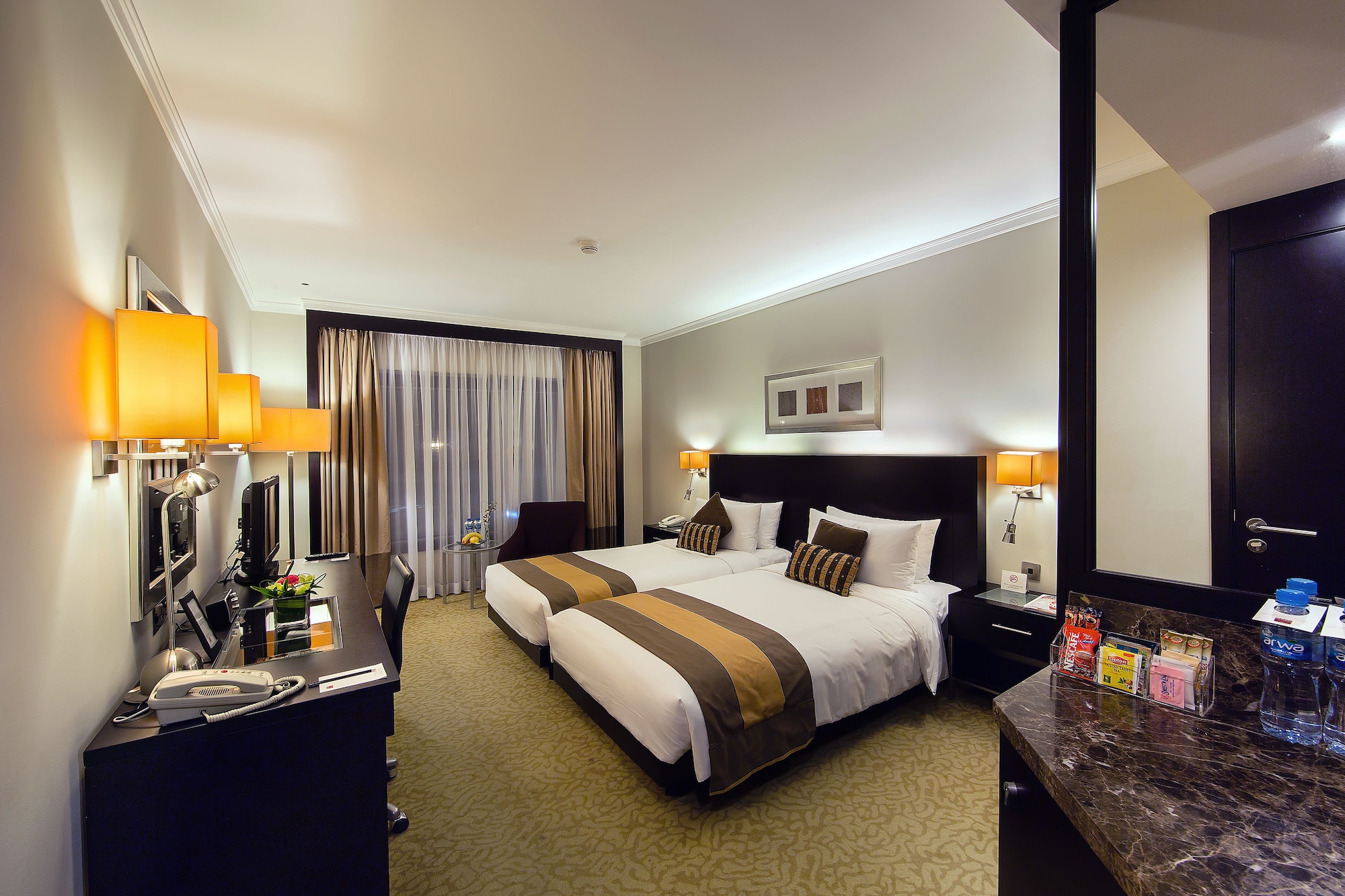 DELUXE, TWIN BEDS