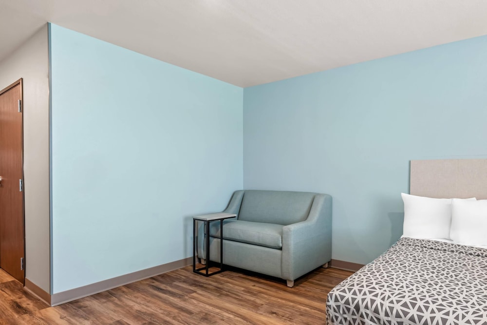 WoodSpring Suites Charlotte - Arrowood 34/60