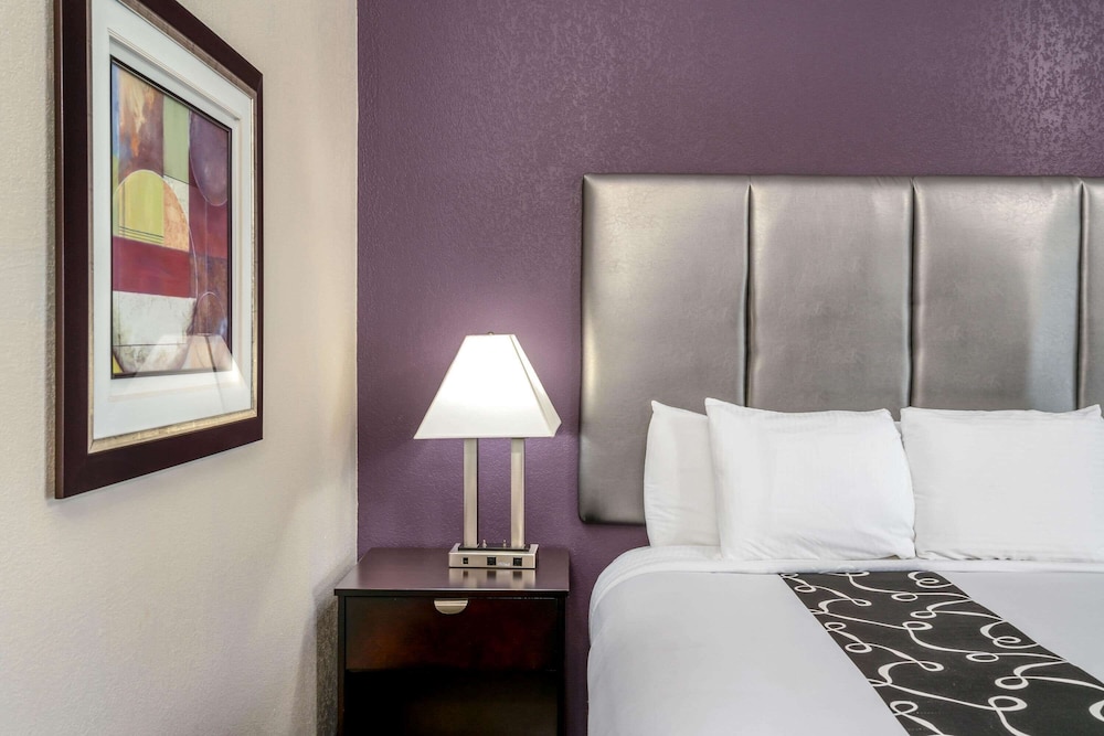 La Quinta Inn & Suites by Wyndham Canton MS 13/37