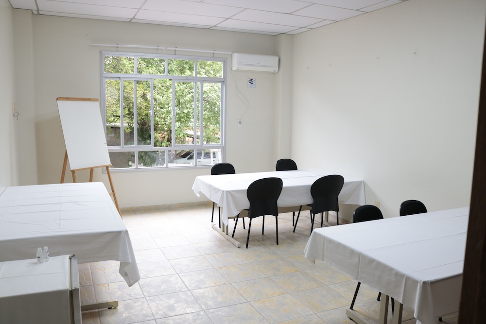 Soratur Hotel & Coworking 24/40