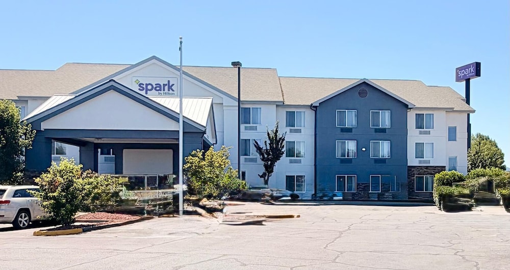 La Quinta Inn & Suites by Wyndham Central Point - Medford 42/48