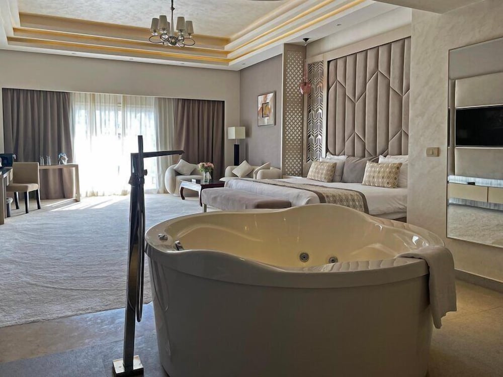 Romance, Suite, King Bed, Hot Tub