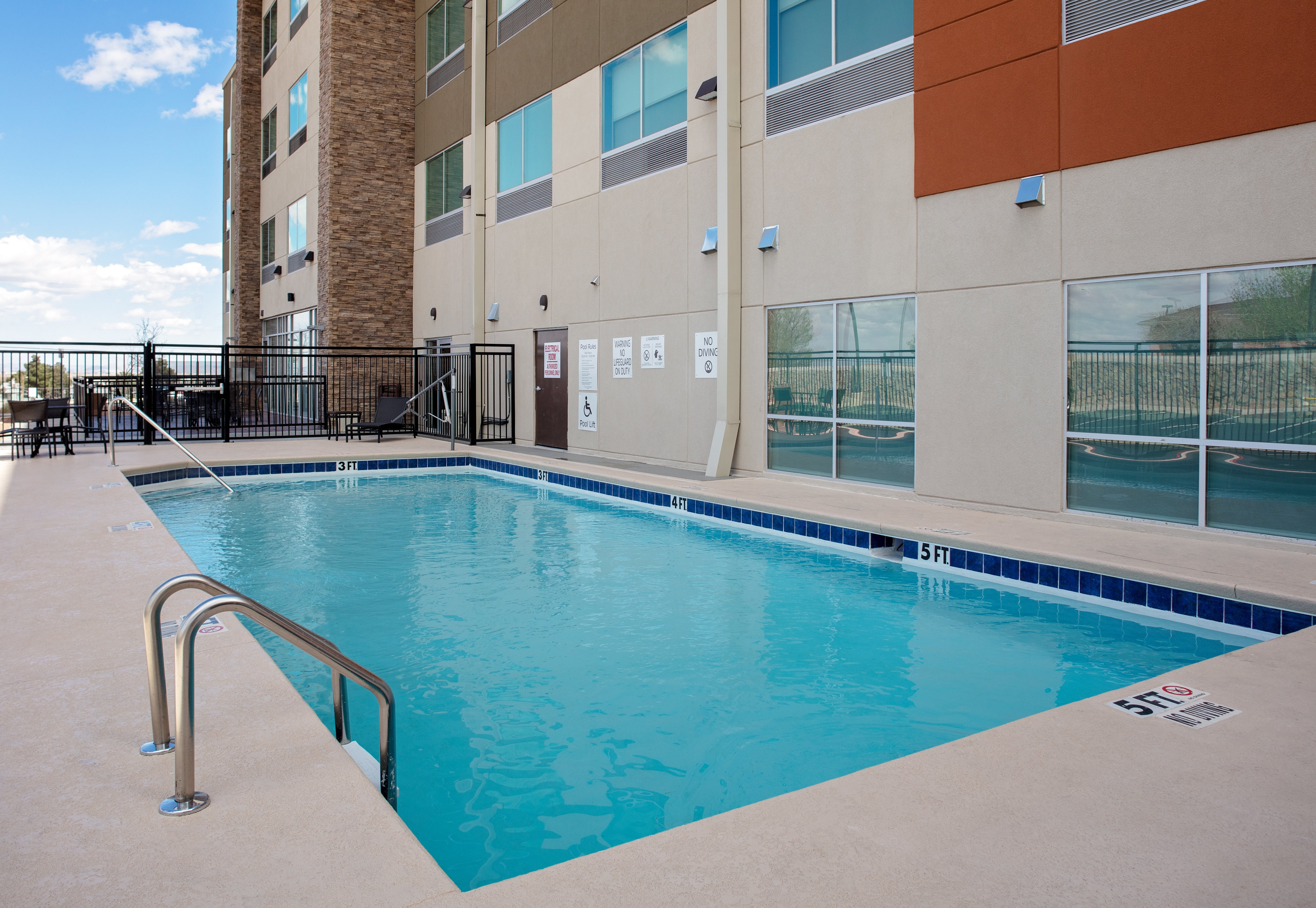 Holiday Inn Express & Suites El Paso North, an IHG Hotel 5/50