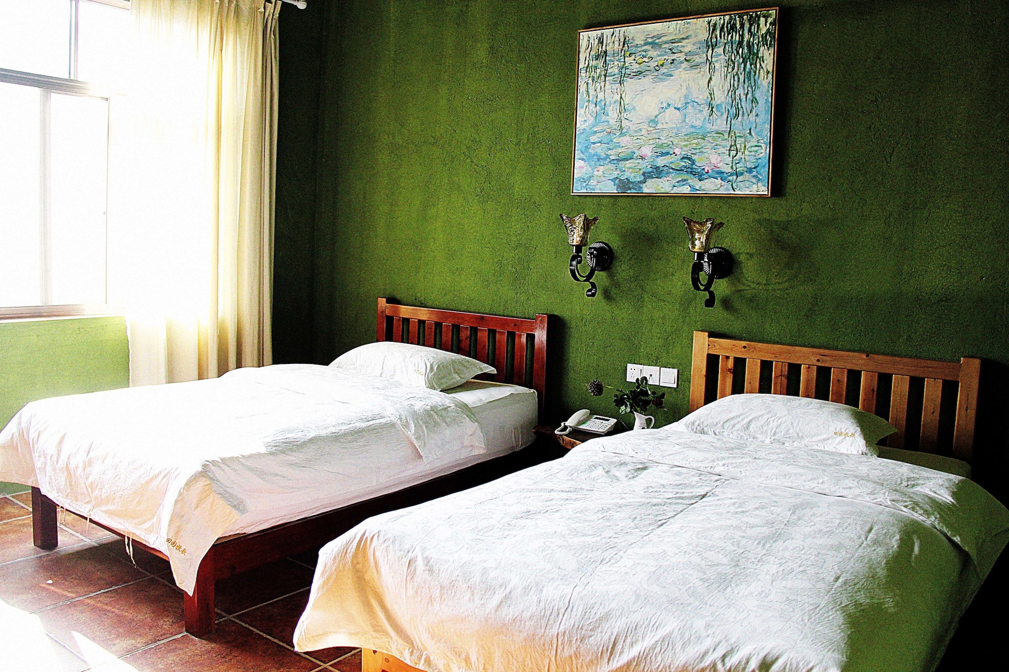 ROOM, TWIN BEDS