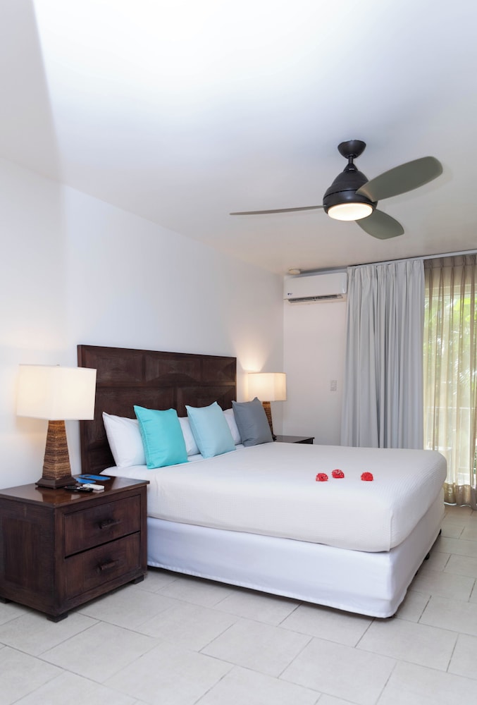 TOWER, PARADISE, KING BED