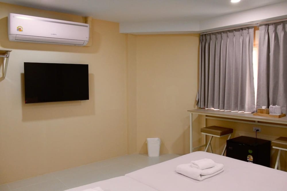 Bangsaen Villa Hotel 34/48