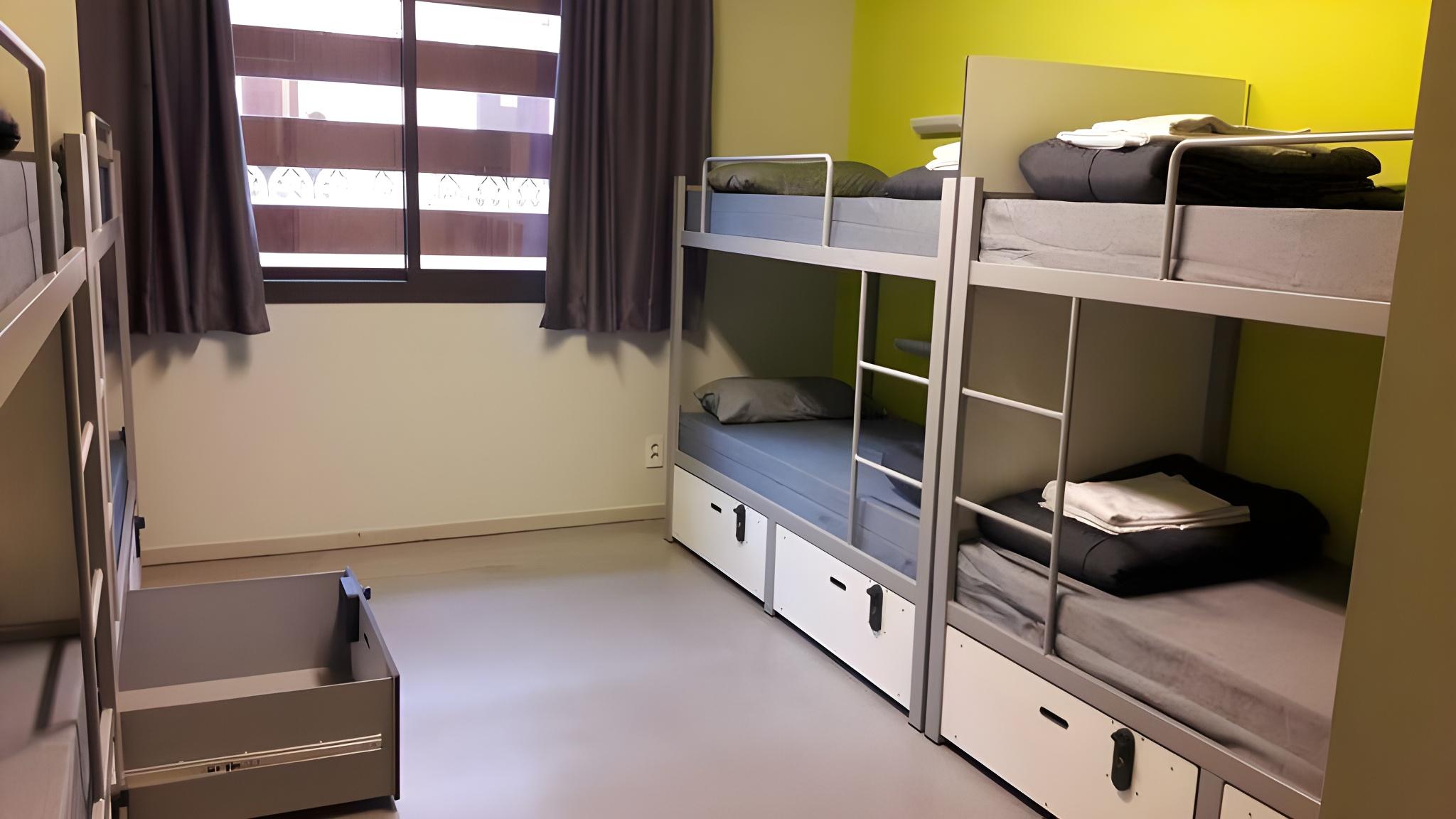 MIXED DORM, 8 BEDS