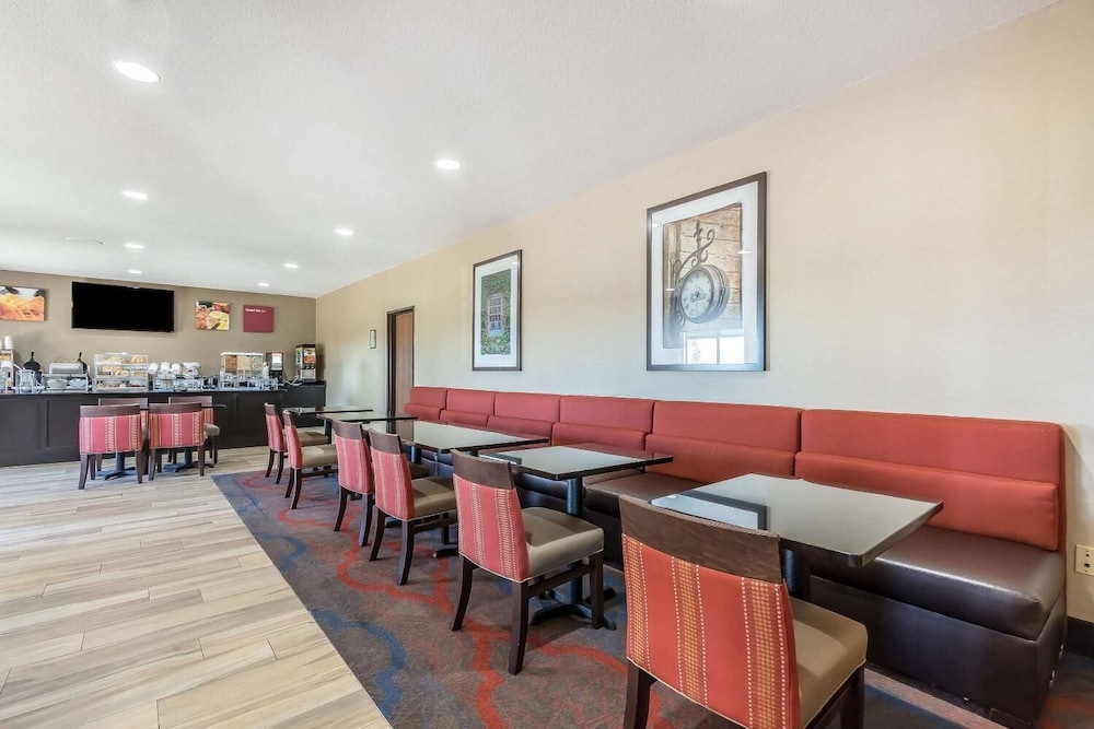 Comfort Suites St Charles-St Louis 36/38
