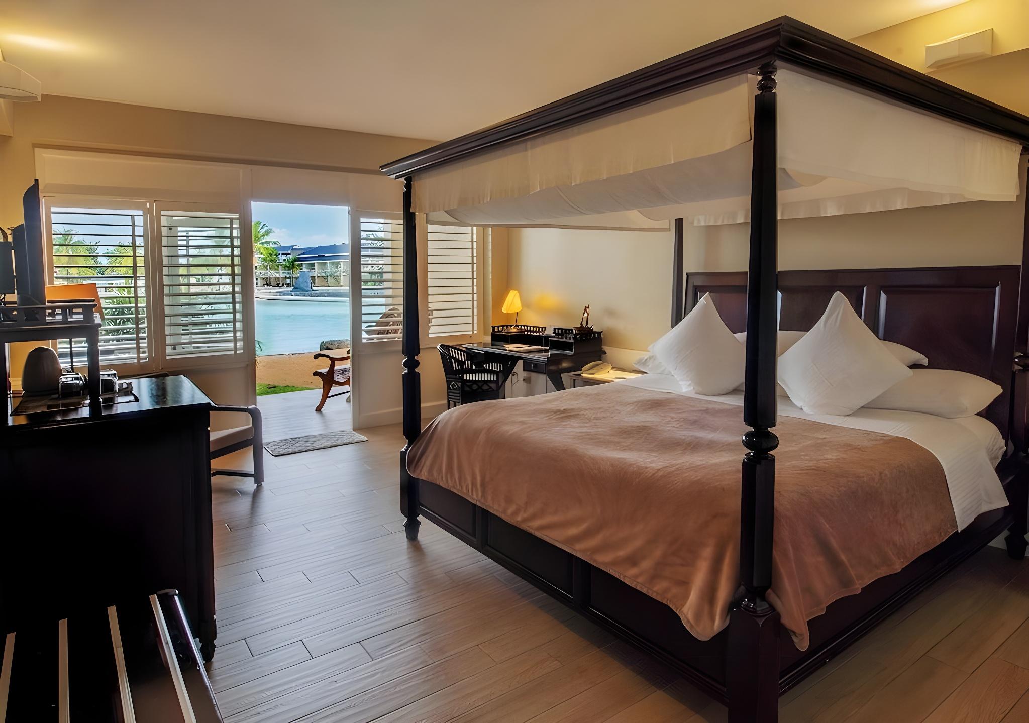 Room, 1 King and 2 Queen Beds, Beach Side, Ground Floor
