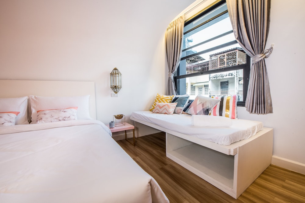 1 BEDROOM, SUITE