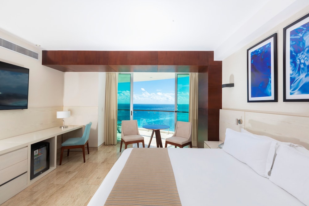 Altitude By Krystal Grand Punta Cancun All Inclusive 24/75