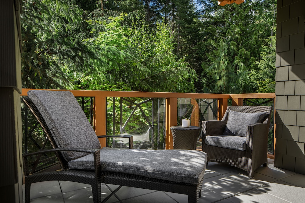 Four Seasons Resort Whistler 72/100