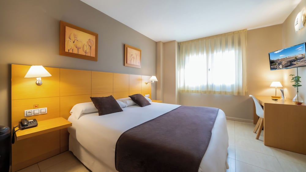 Hotel La City Estacion 24/66