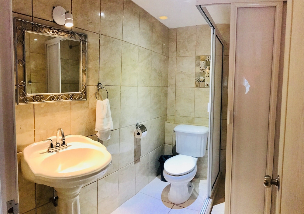 Hotel & Suites Cerro Rojo 65/68