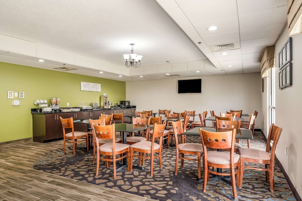Sleep Inn & Suites Jacksonville Near Camp Lejeune 19/33