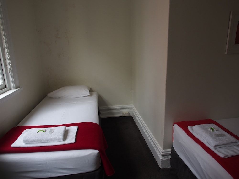 WYNYARD HOTEL 13/36