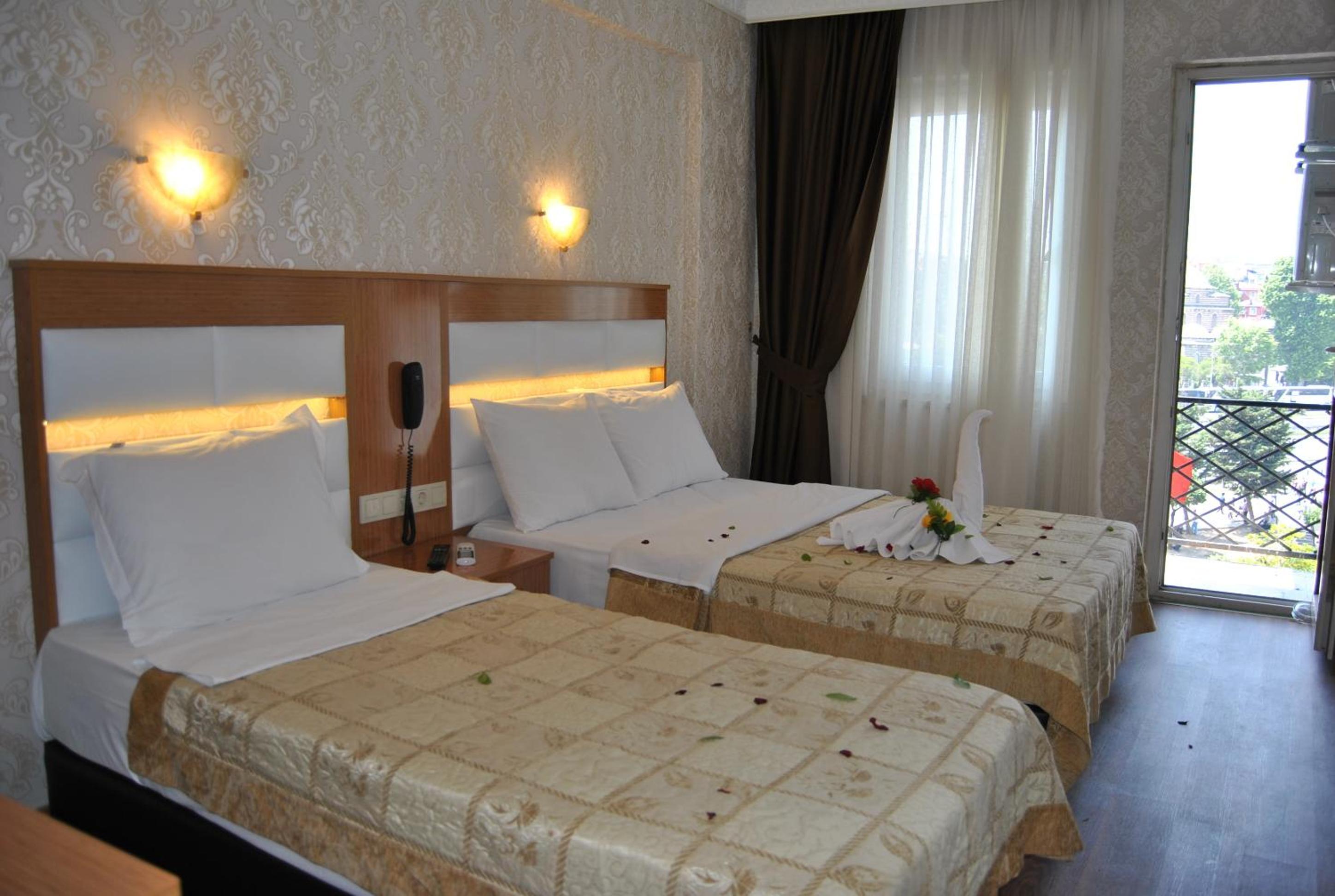 Room, Triple, Double Bed