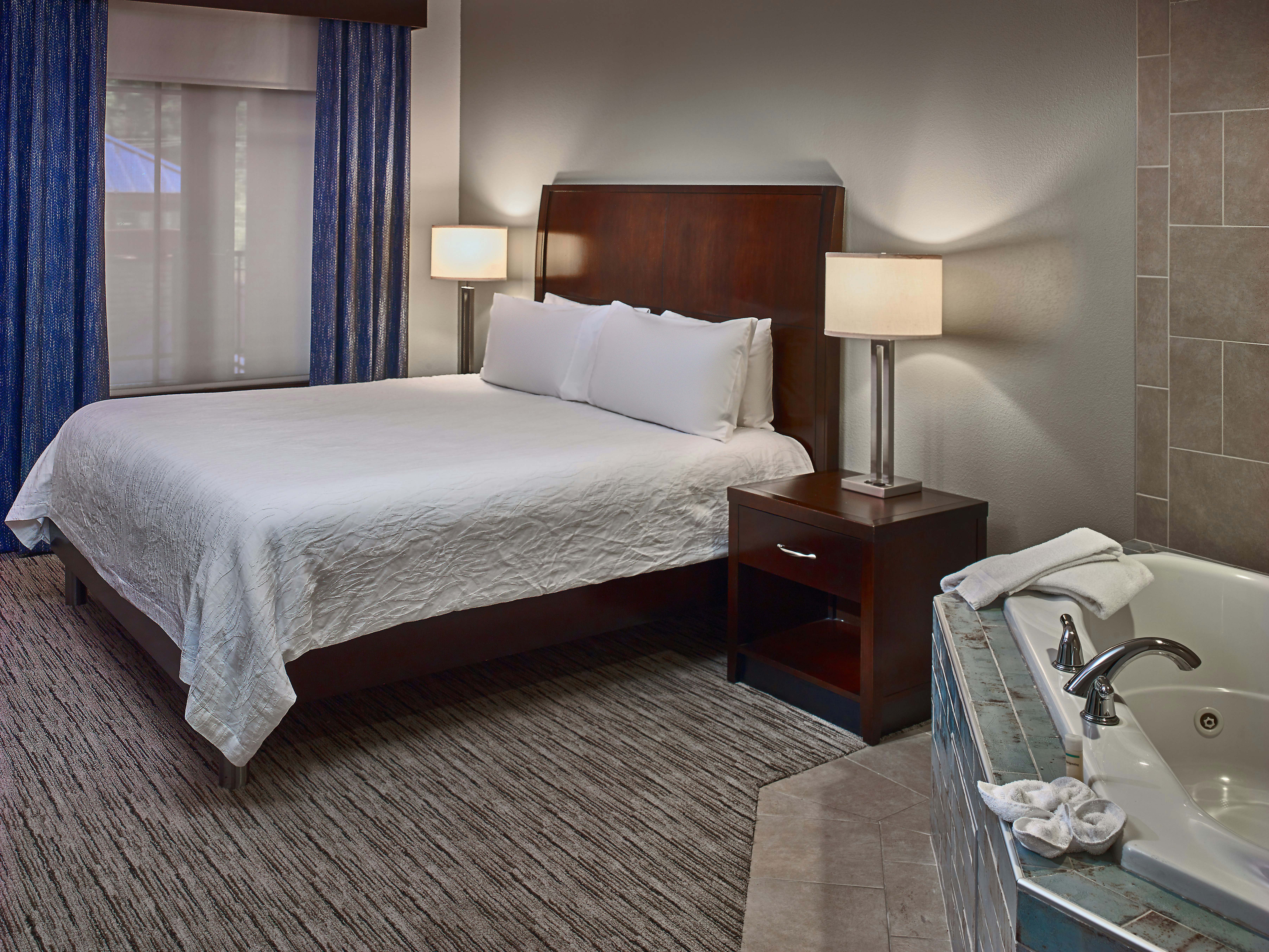 1 BEDROOM, SUITE, KING BED, JETTED TUB