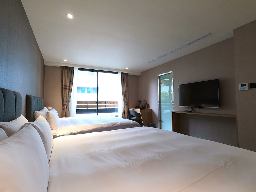 FAMILY, QUADRUPLE, MULTIPLE BEDS