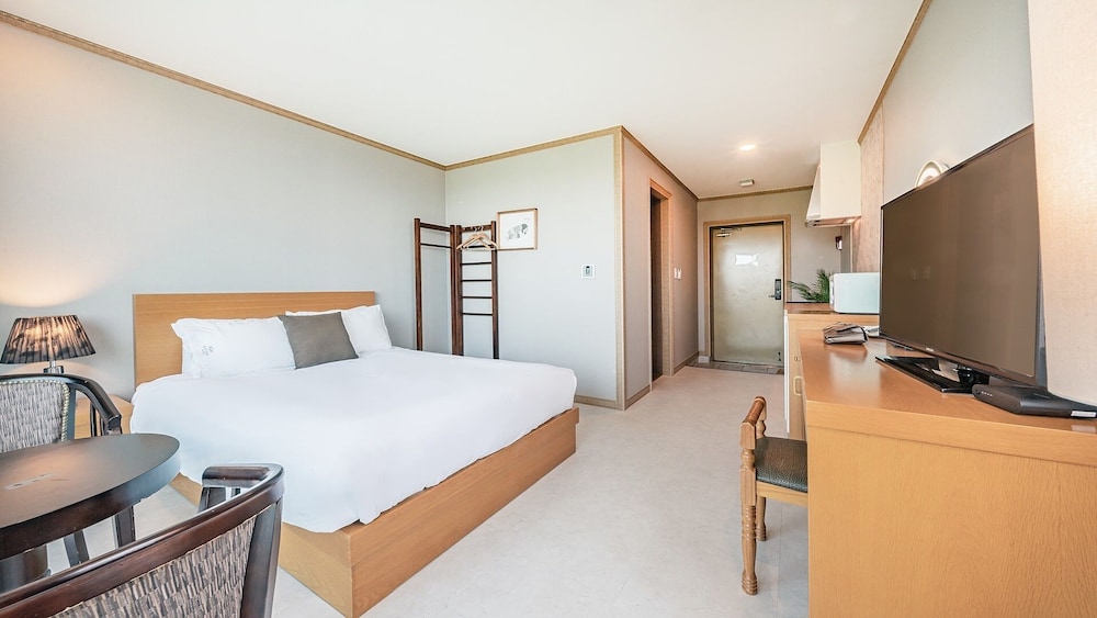 J.View Hotel 15/43