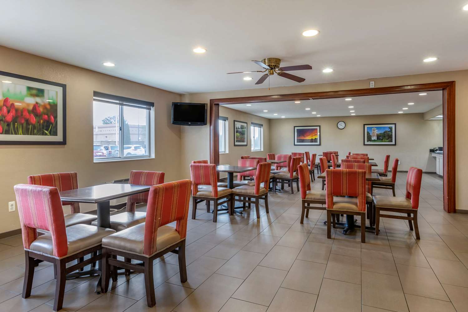 Comfort Inn Suites Dimondale Lansing 32/35
