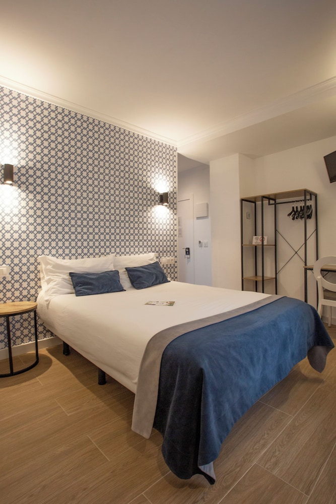 Hostal Savoy 23/68