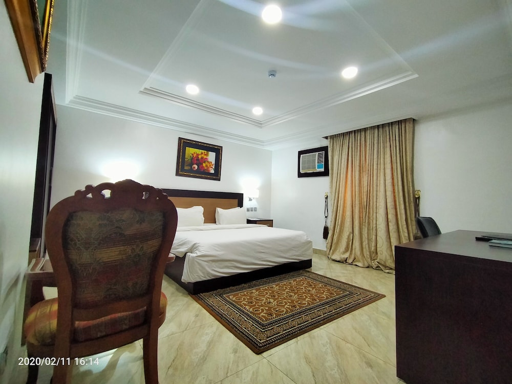 Immaculate Platinum Luxury Resorts 5/32
