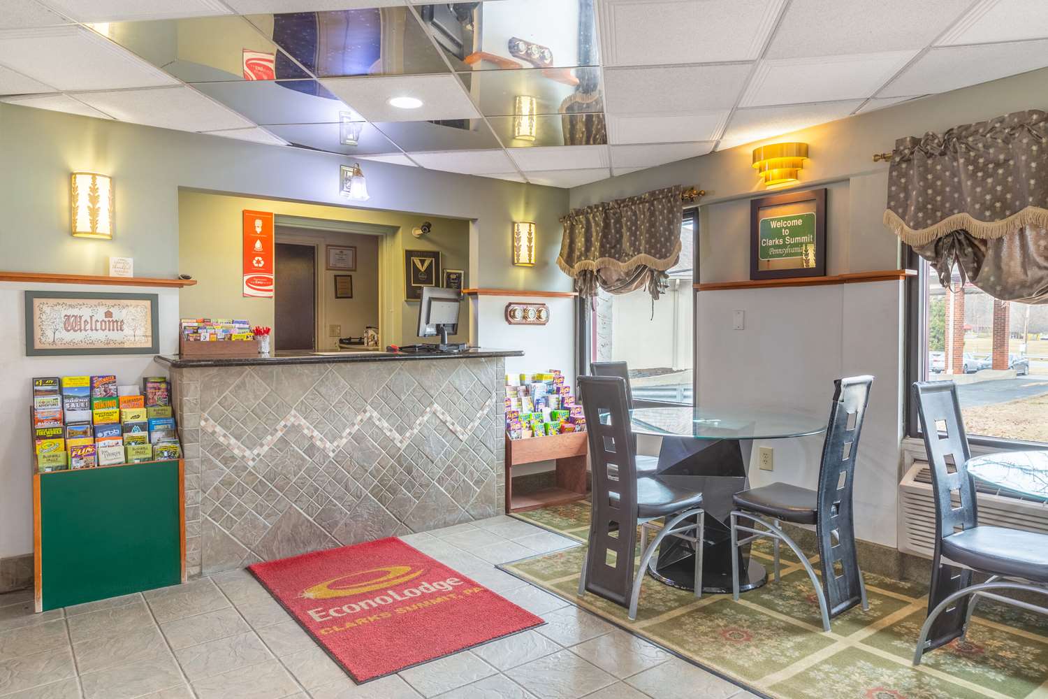 Econo Lodge Clarks Summit - Scranton 8/22