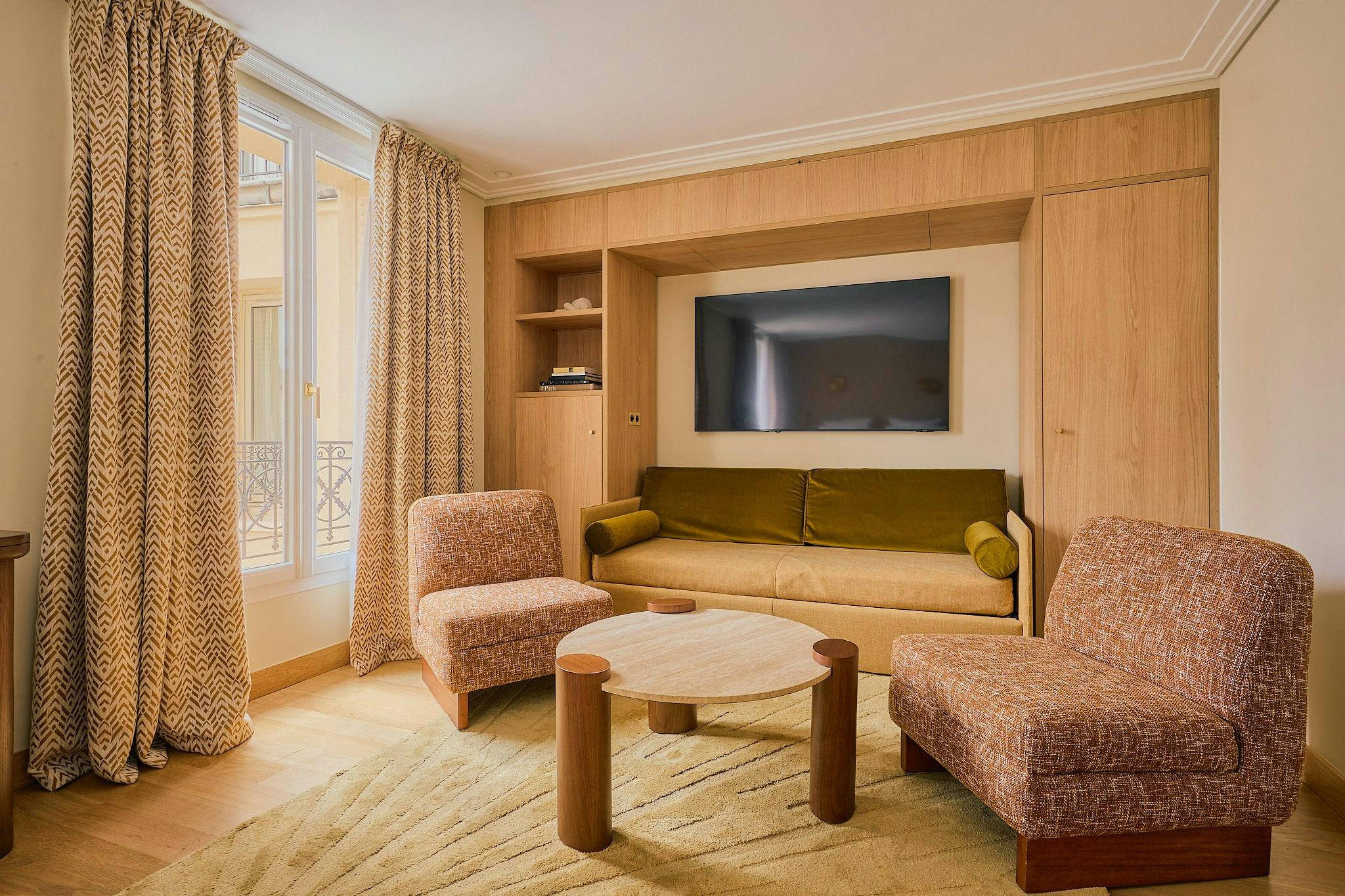 Madison Hotel 52/76