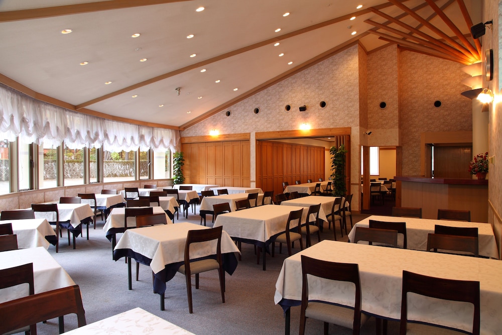 Oak Forest Hotel 38/46