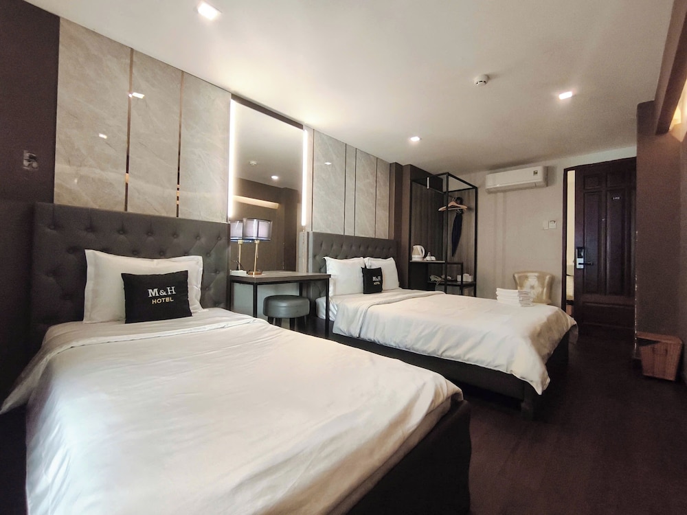Suite, Balcony