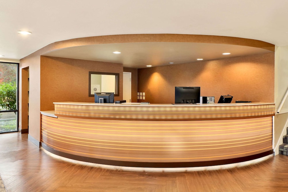 COMFORT INN(BELLINGHAM) 6/42