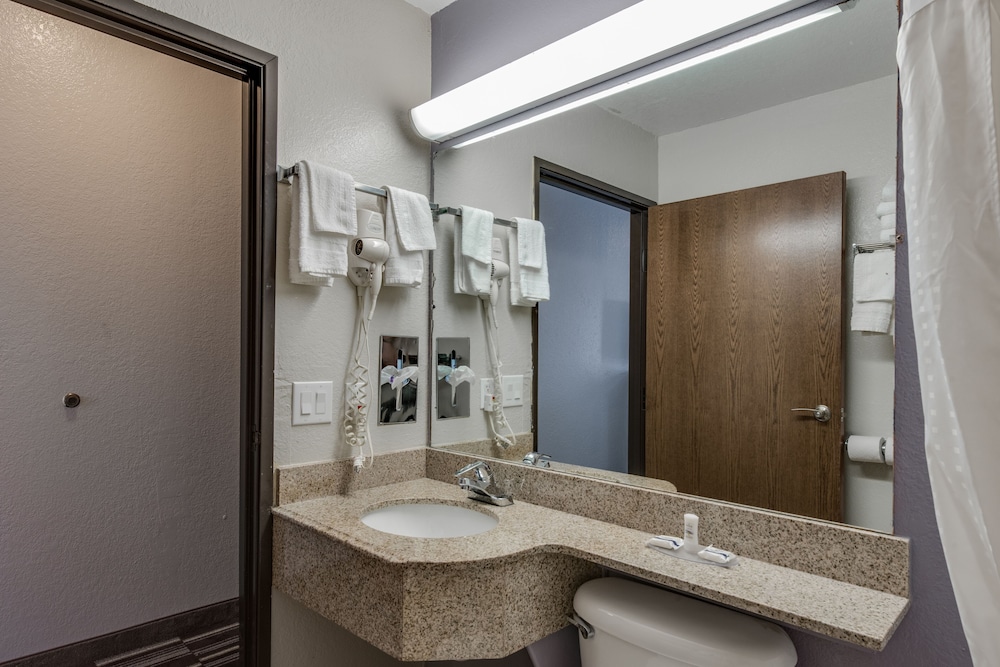 Oklahoma City Air Hotel 33/35