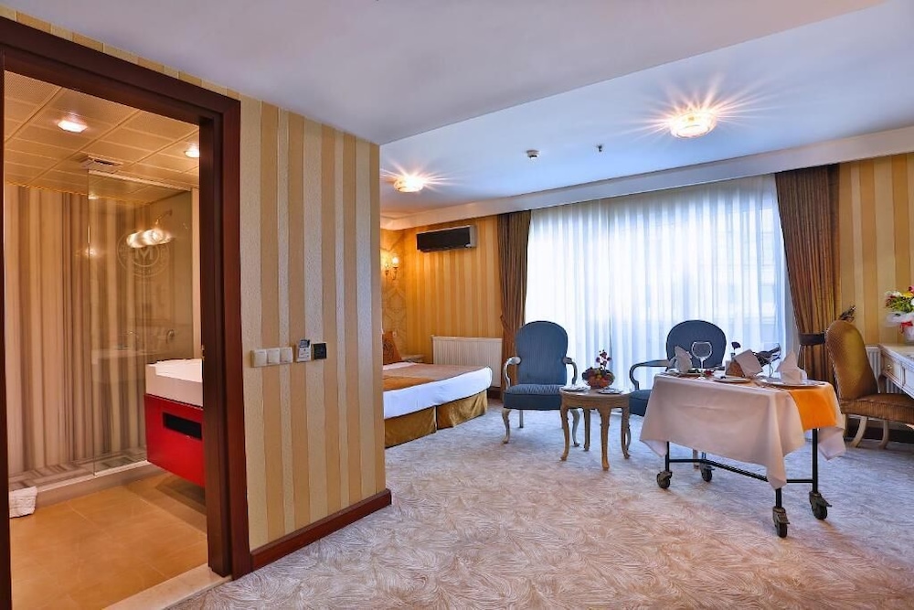 Mosaic Hotel 12/65