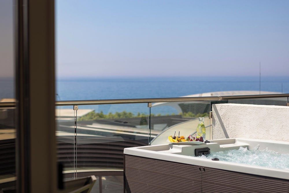 swimming pool spa