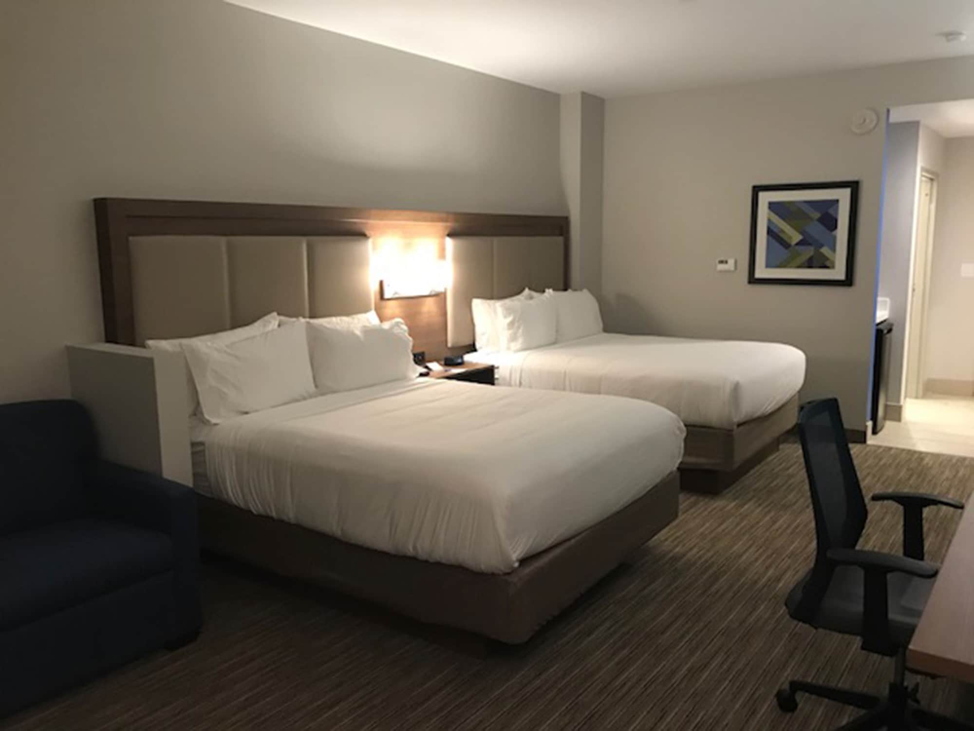 Suite, 2 Queen Beds, Sofa