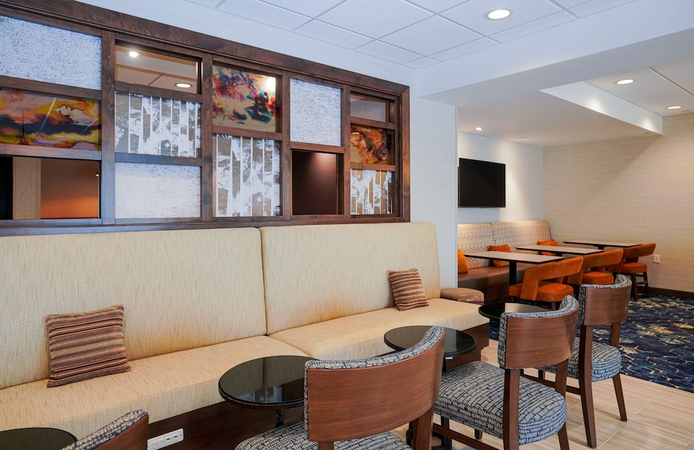 Hampton Inn Colorado Springs I-25 Central 8/35