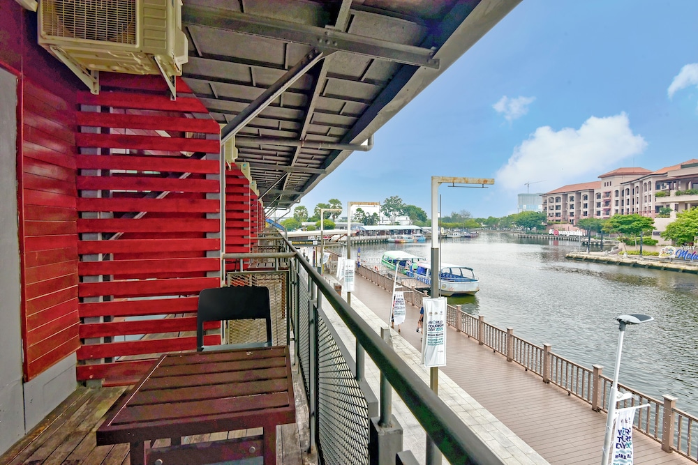 Sunday Malacca Near Jonker Street Formerly Quayside 43/62