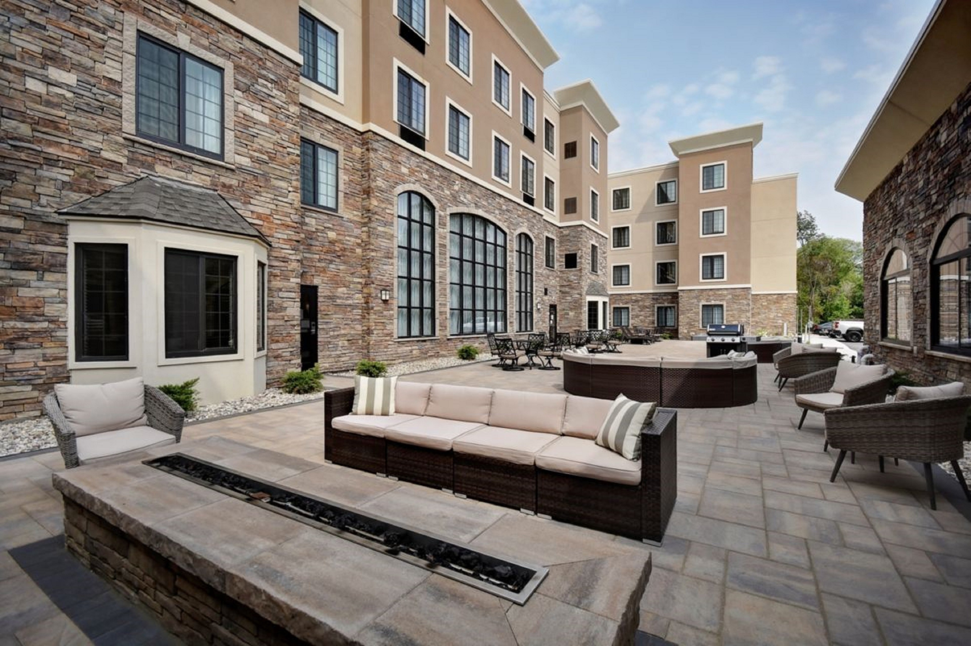 Staybridge Suites Southgate Detriot Area 52/54